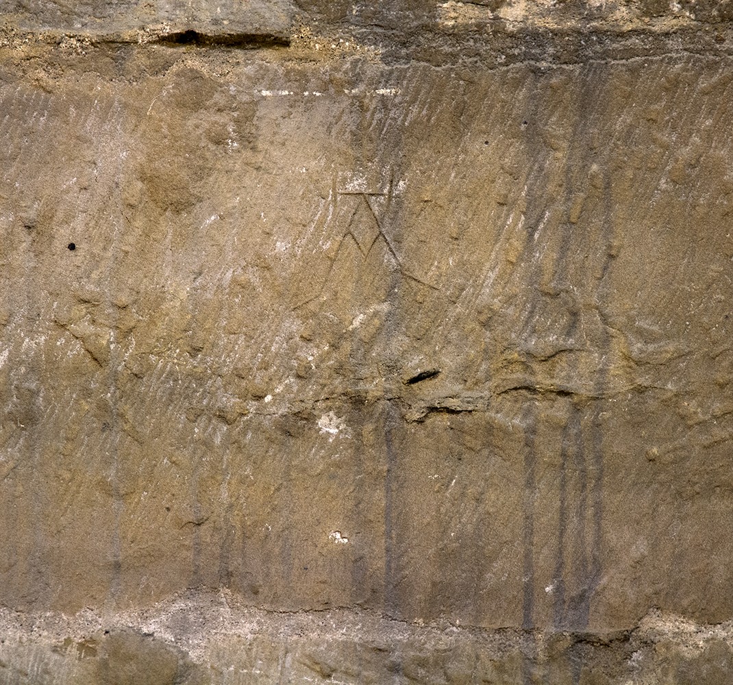 Marks of stonemasons, inscriptions and epigraphs.
