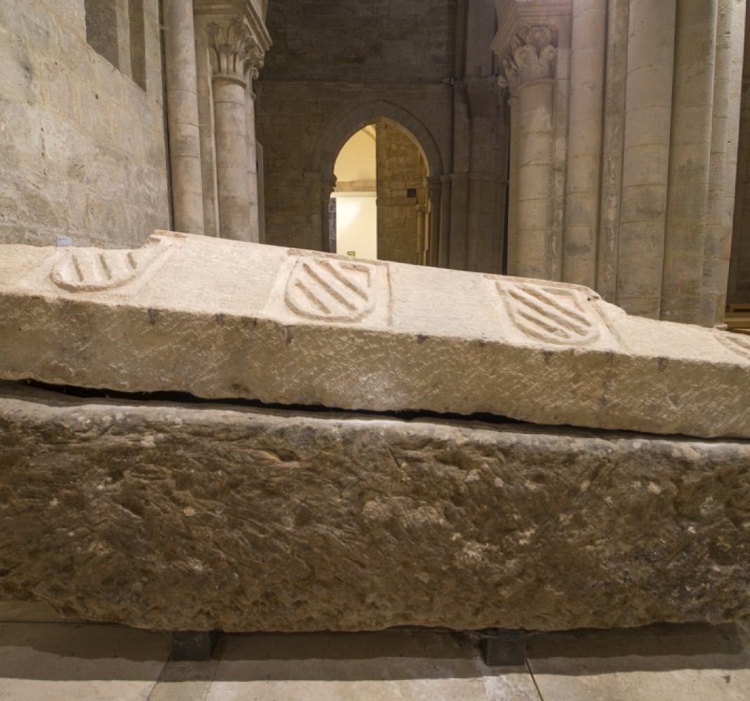 Sepulcro de familia indeterminada, probablemente Duque