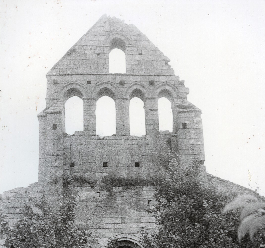 Espadaña y claustro alto