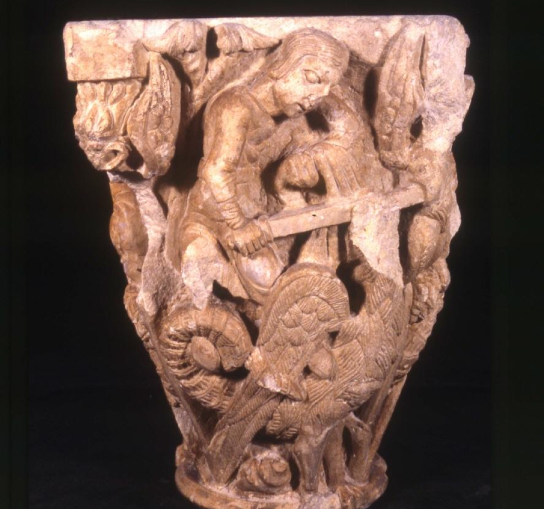 Capitel doble con seis guerreros a pie