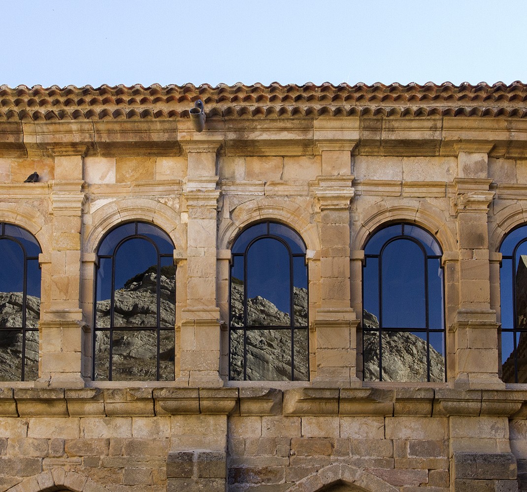 Espadaña y claustro alto