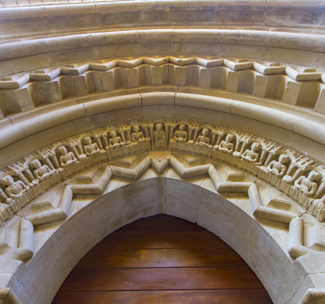 Iglesia de los Santos Cornelio y Cipriano de Revilla de Santullán