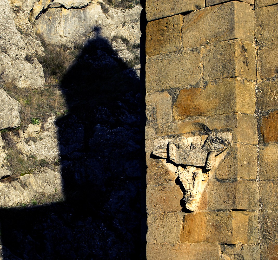 Sculptures of two angels