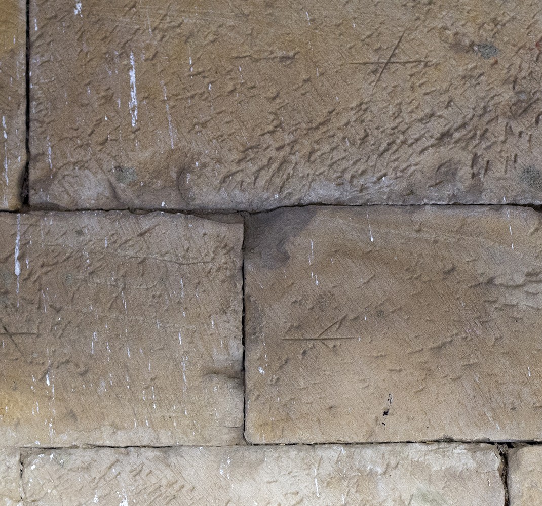 Marks of stonemasons, inscriptions and epigraphs.