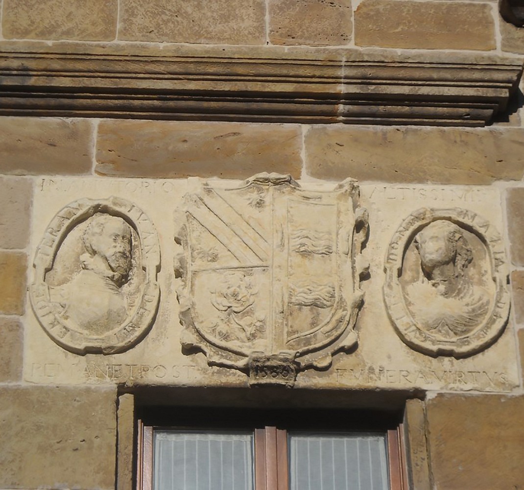 Coat of arms of the family 