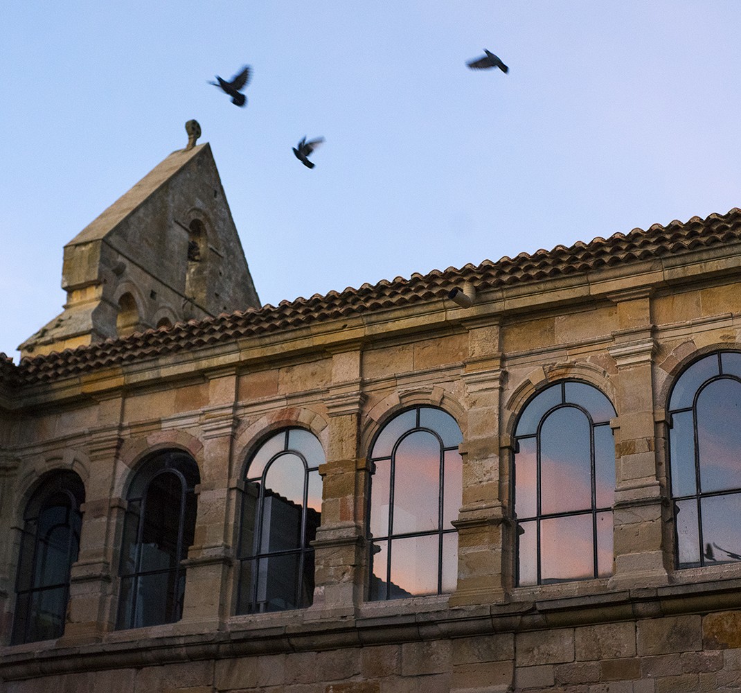 Espadaña y claustro alto